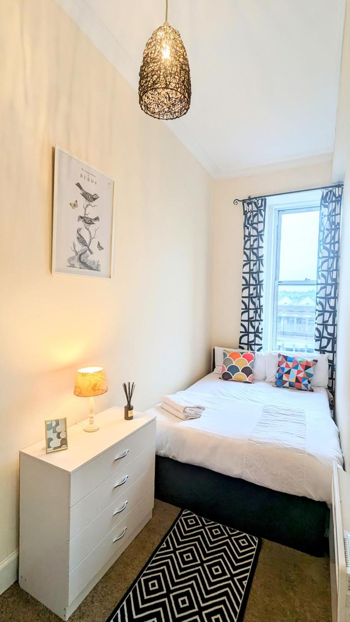 Edinburgh City Center Haymarket Double Room Екстериор снимка