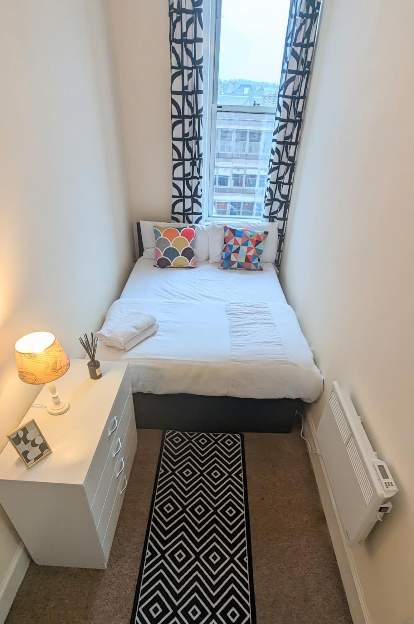 Edinburgh City Center Haymarket Double Room Екстериор снимка